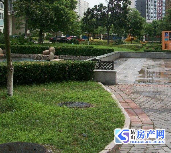 玉龙西村
